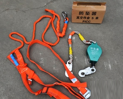 防坠自锁器是城市大楼美容师的安全防线